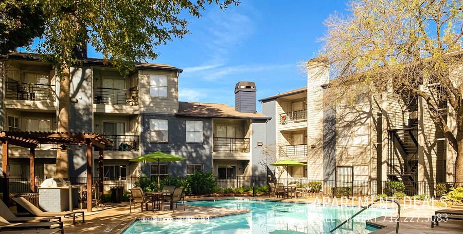 8416 W Bartell Dr #407 - Photo 3 of 7