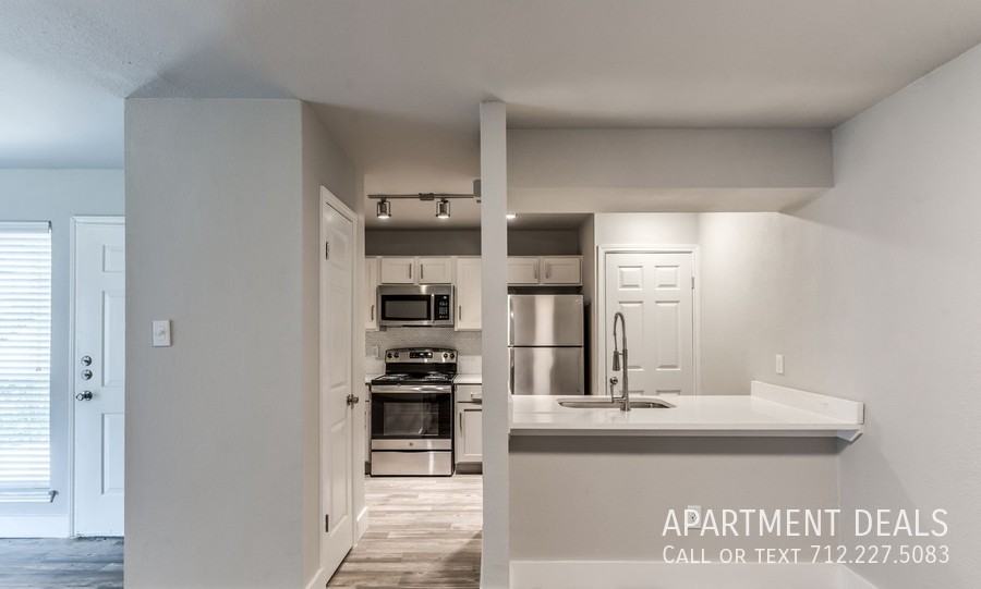 10940 Meadowglen Ln #516 - Photo 4 of 11