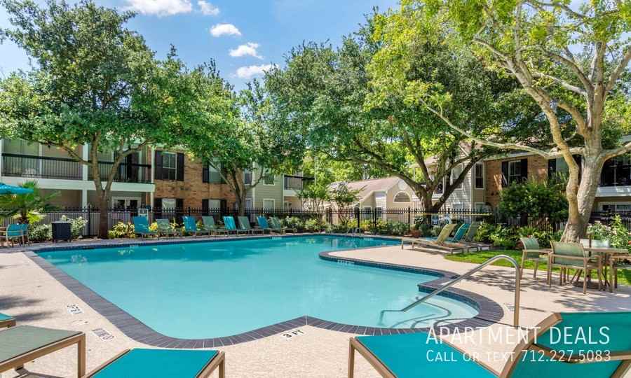 1341 Silverado Dr Apt 404 #863 - Photo 4 of 27