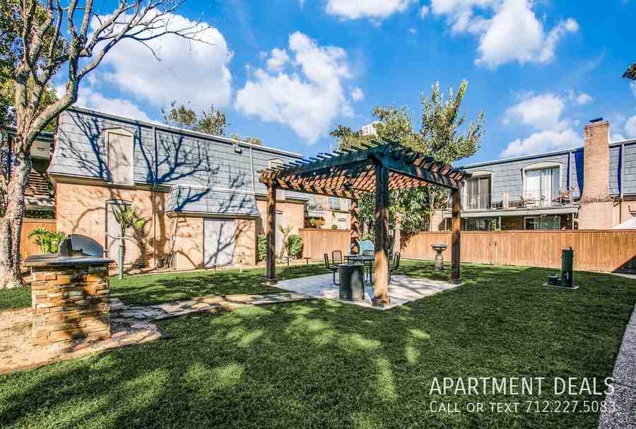 Beverlyhill St #1107 - Photo 4 of 31