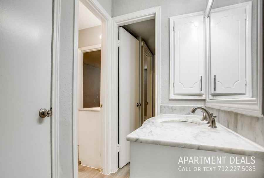 Beverlyhill St #1107 - Photo 5 of 31