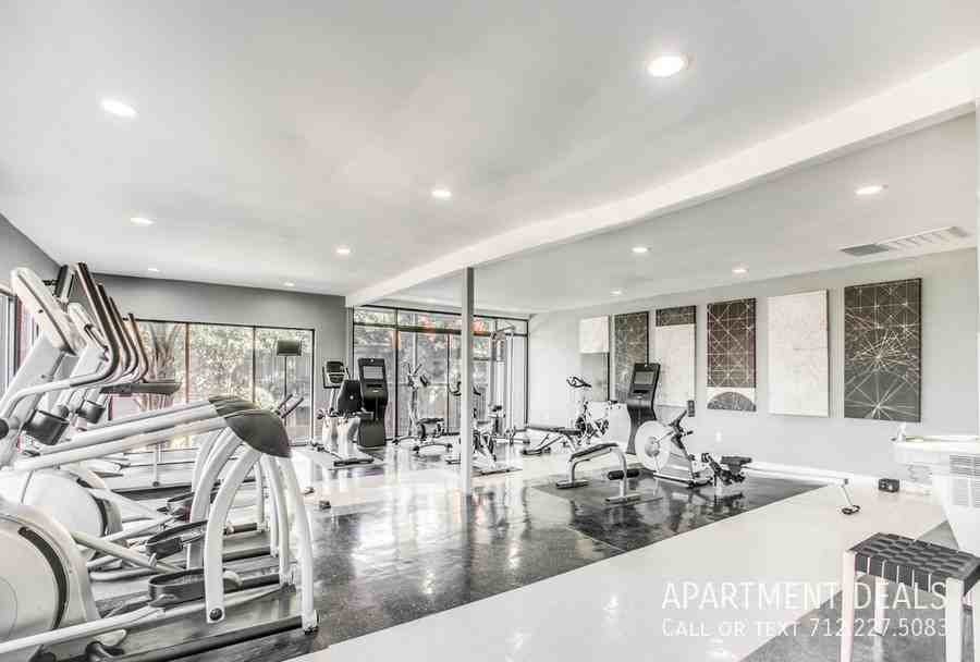 Beverlyhill St #1109 - Photo 3 of 31