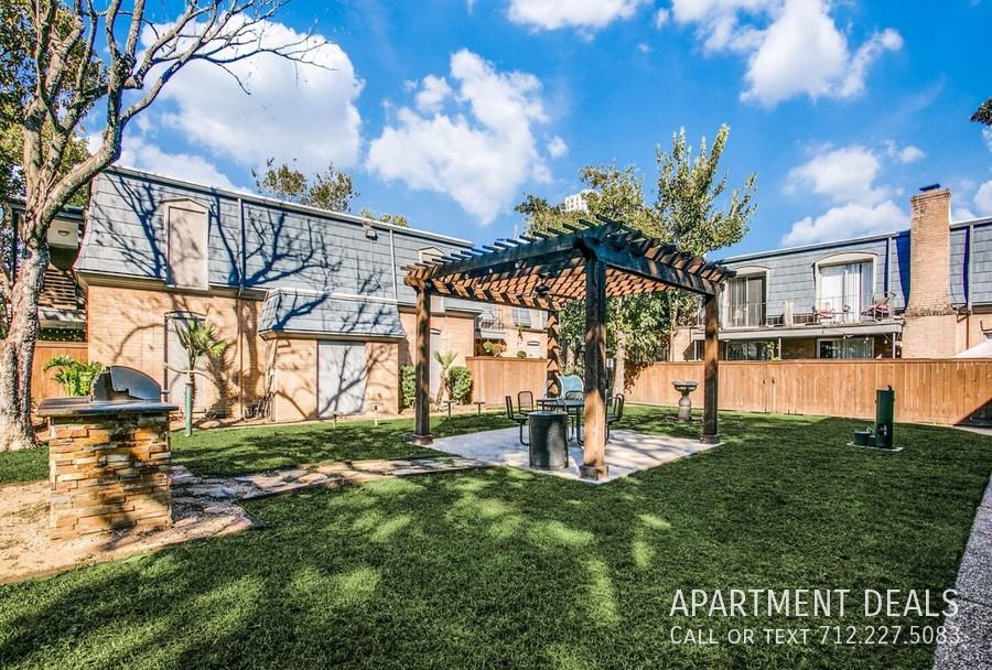 Beverlyhill St #1109 - Photo 4 of 31