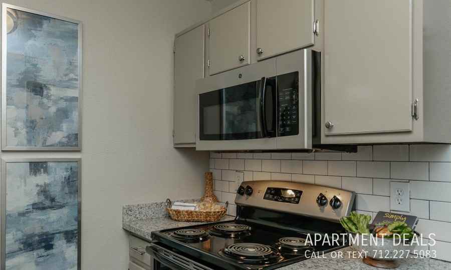 Meadowglen Ln #2005 - Photo 7 of 50