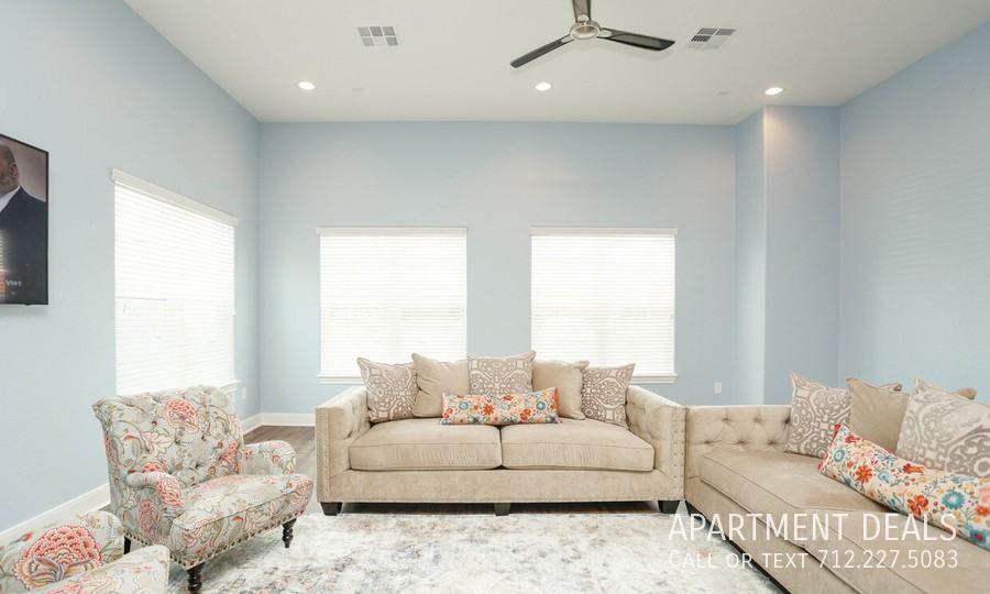 Northpoint Dr #2226 - Photo 4 of 50