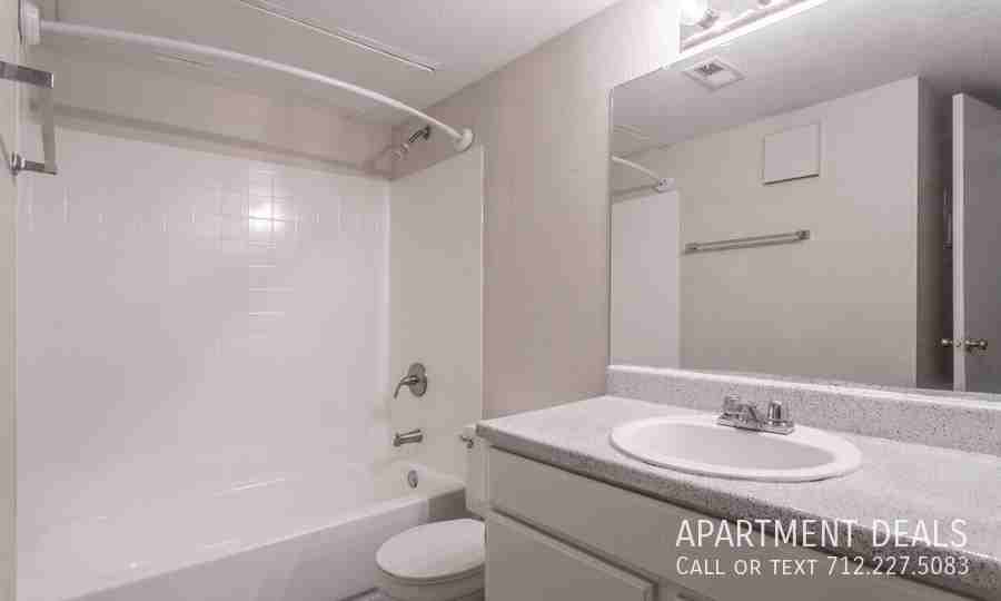 17636 Wayforest Dr #3321 - Photo 4 of 50