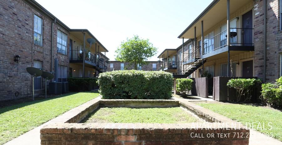 Emnora Ln #3425 - Photo 4 of 23