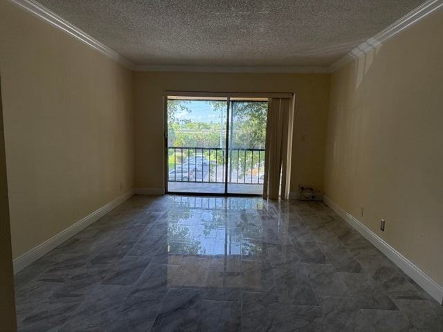 470 Northwest 20th Street - Photo 2 of 6