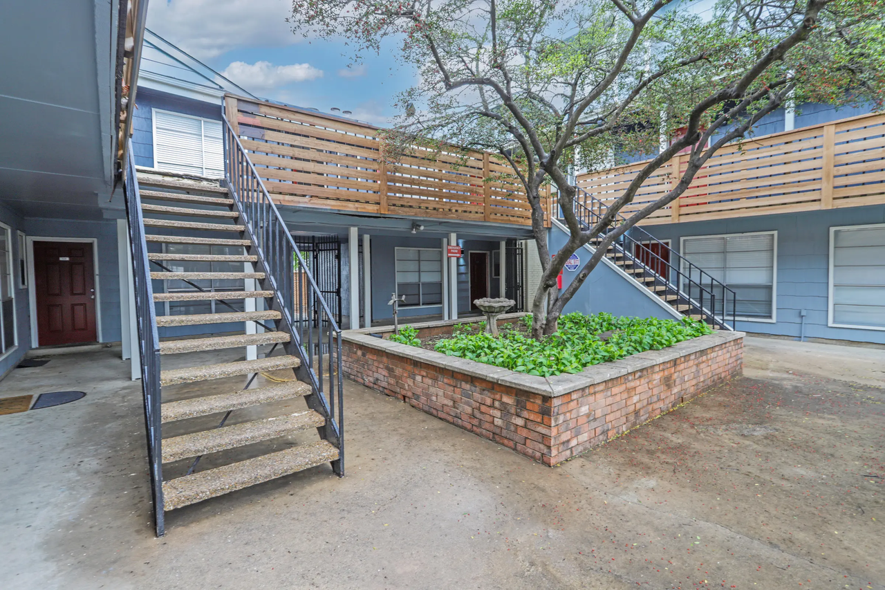 Bachman Place Apartments - Photo 3 of 6