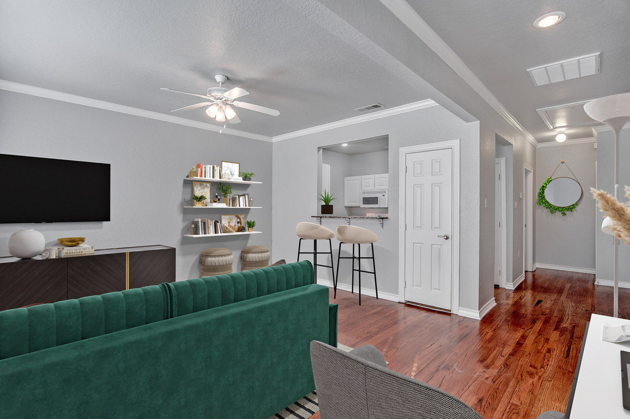 The Sasha at University - Photo 2 of 15