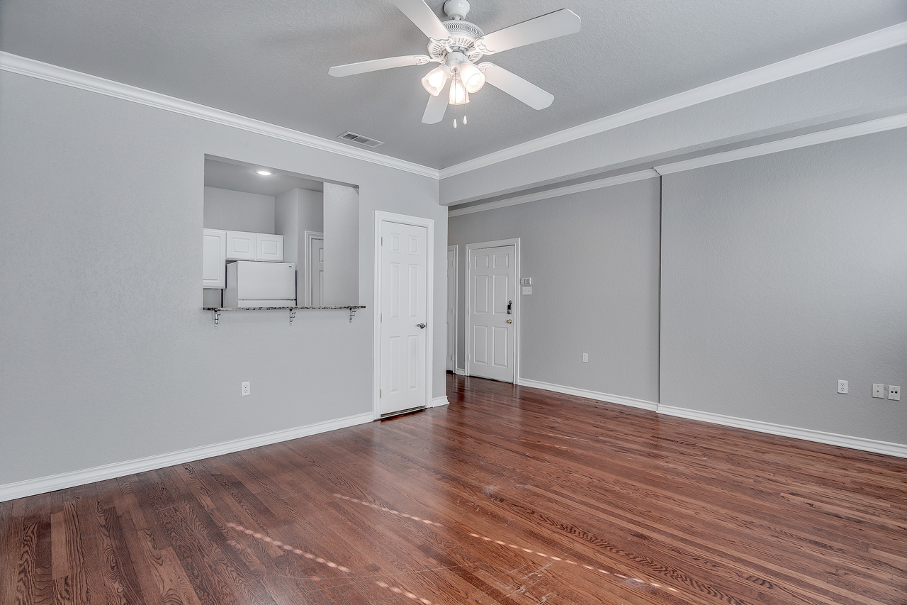 The Sasha at University - Photo 4 of 15