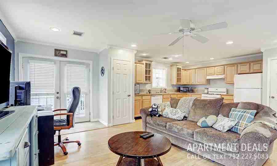 921 W 25th St #4594 - Photo 4 of 10