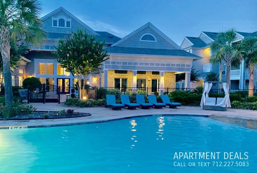 Colonial Pkwy #1456 - Photo 2 of 42