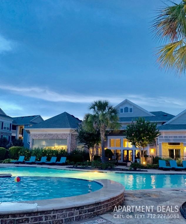 Colonial Pkwy #1456 - Photo 4 of 42