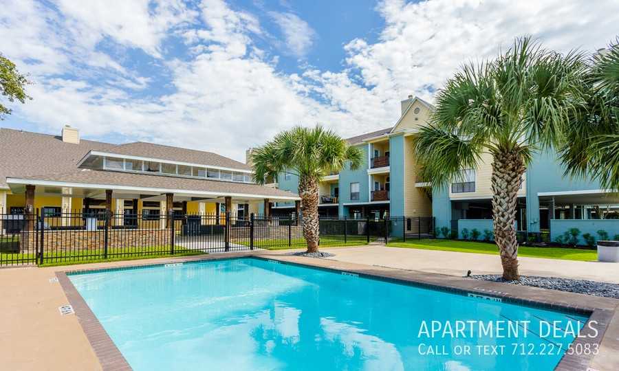 1815 Larrabee St #2822 - Photo 3 of 50