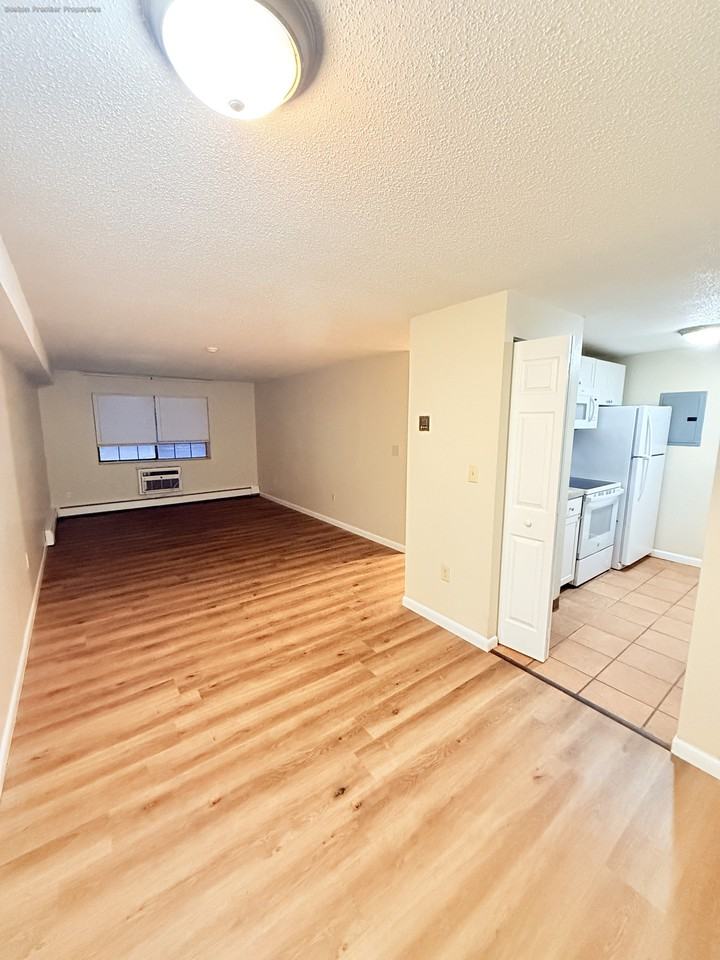 Grove St #110 - Photo 2 of 8