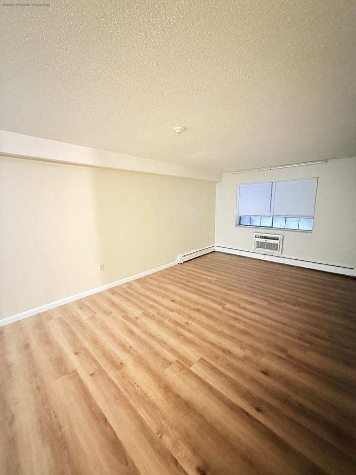 Grove St #110 - Photo 3 of 8