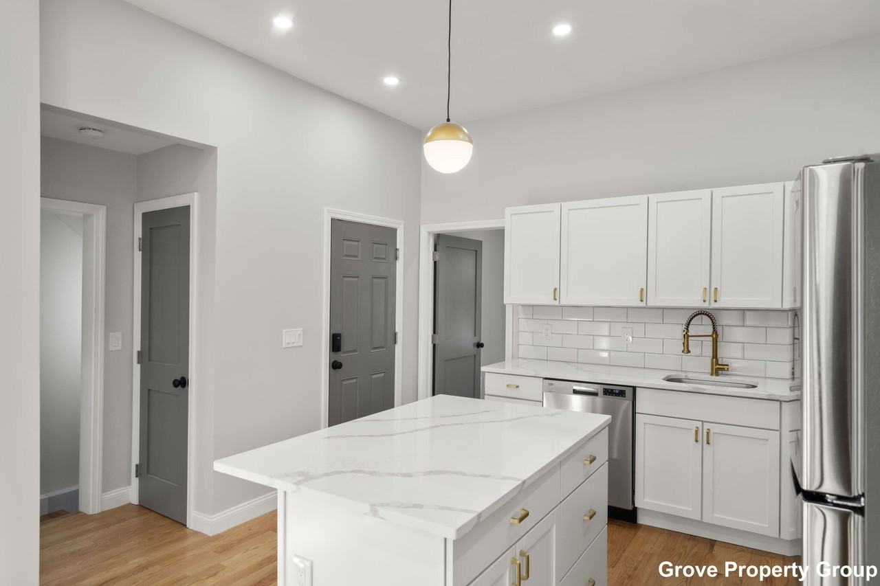 534 E 5th St #1 - Photo 5 of 24