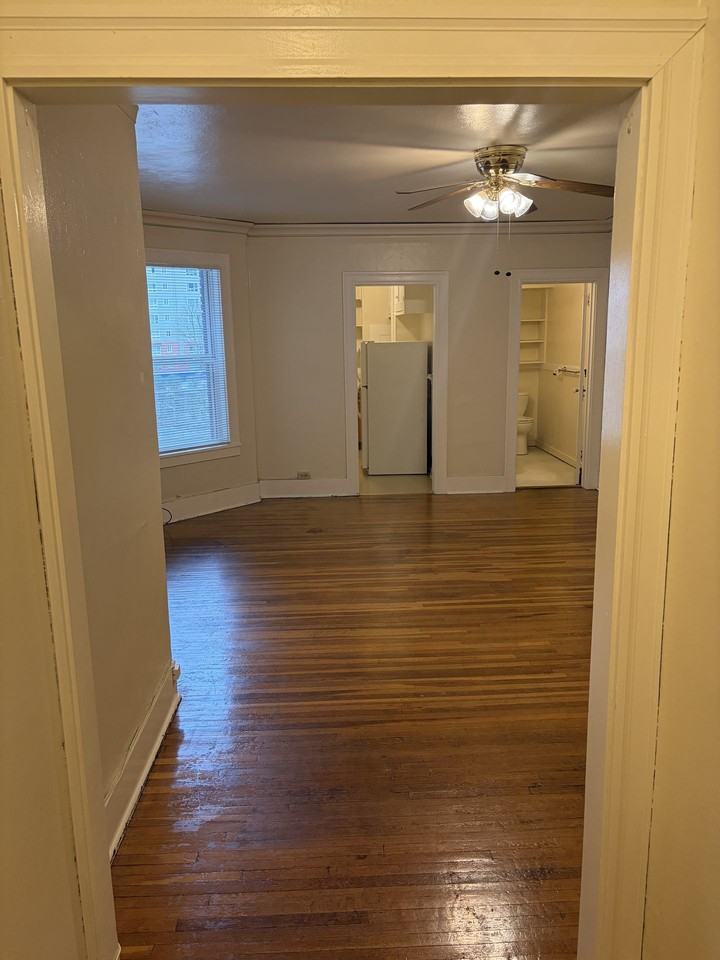 Imperial Arms Apartments - Photo 6 of 11