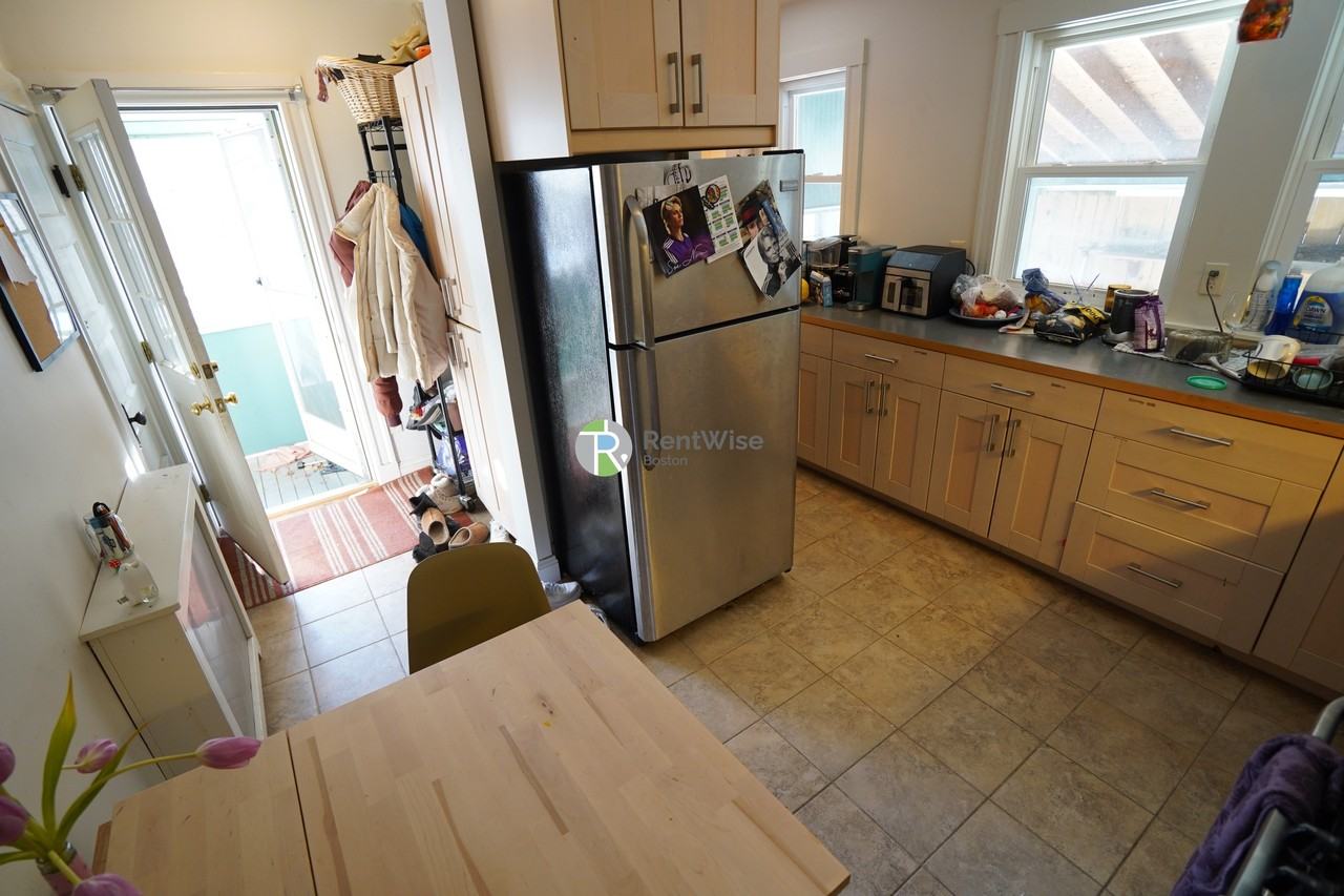 22 Edison Ave #1 - Photo 4 of 17