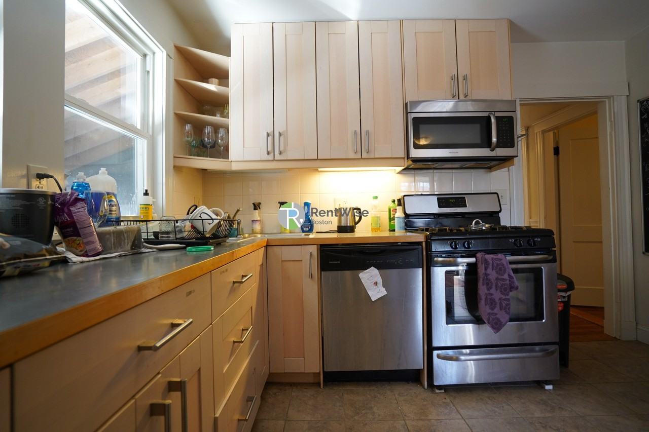 22 Edison Ave #1 - Photo 6 of 17