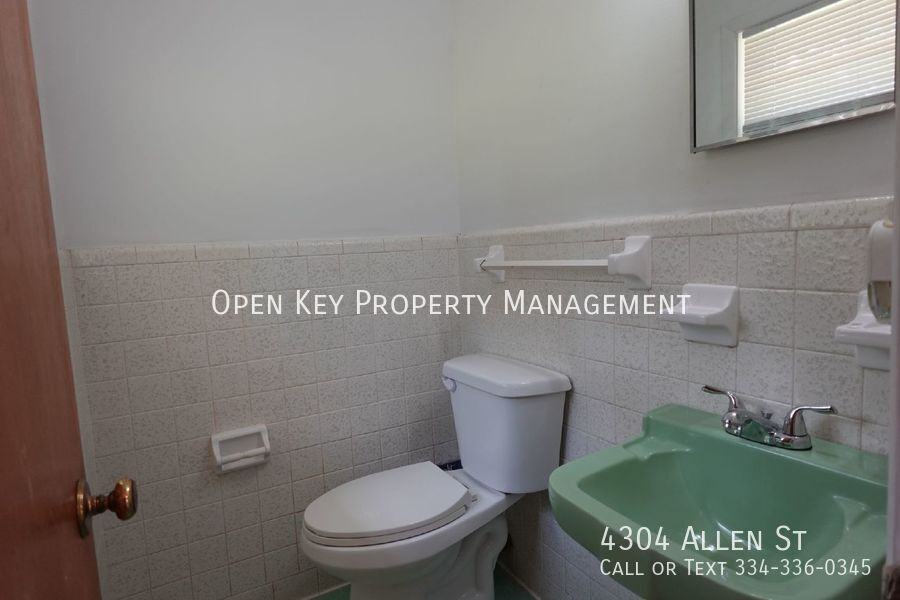 4304 Allen St - Photo 6 of 23