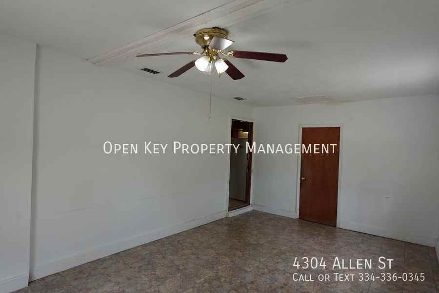 4304 Allen St - Photo 7 of 23