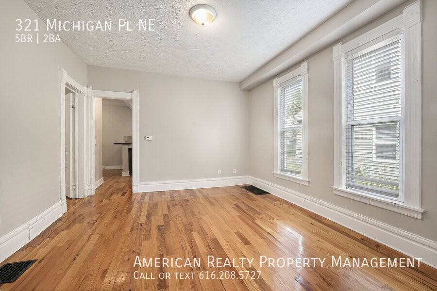 321 Michigan Pl Ne - Photo 2 of 18