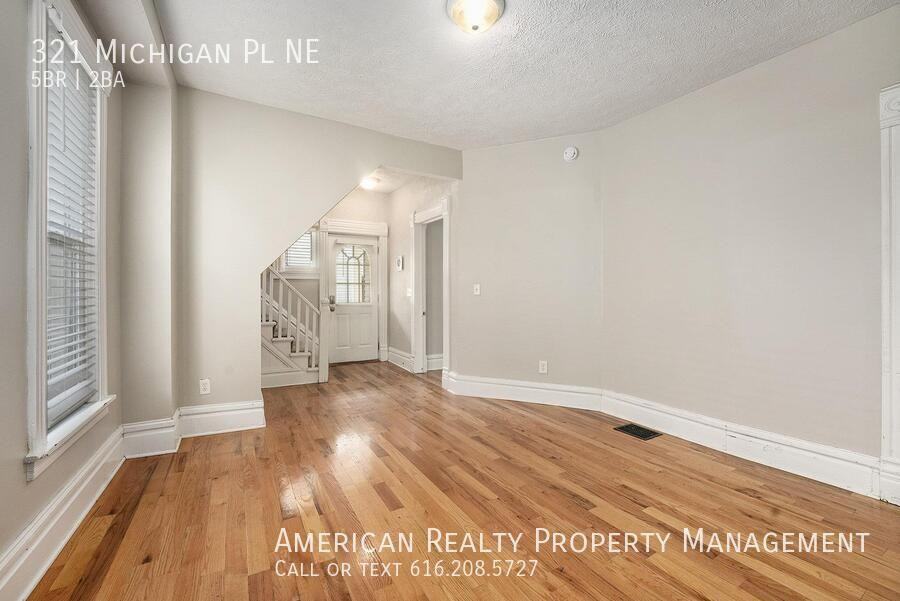 321 Michigan Pl Ne - Photo 4 of 18