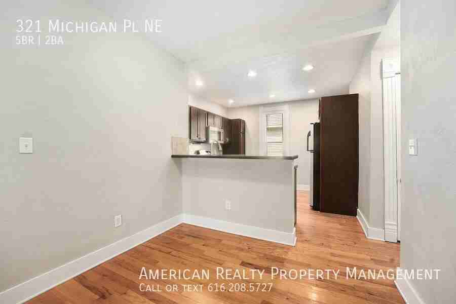 321 Michigan Pl Ne - Photo 6 of 18