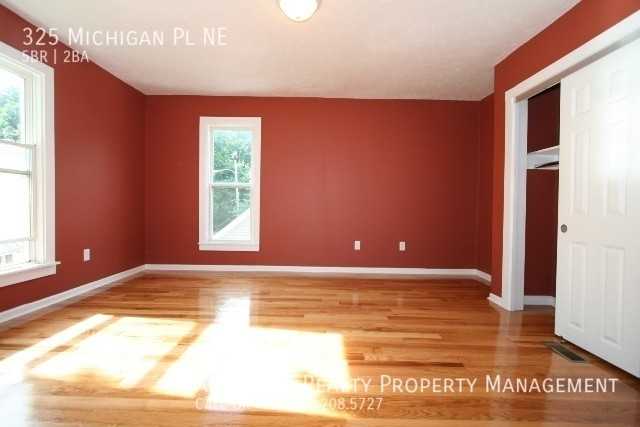 325 Michigan Pl Ne - Photo 7 of 13