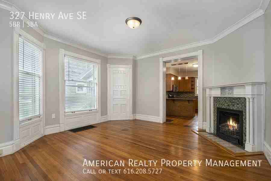 327 Henry Ave Se - Photo 7 of 19