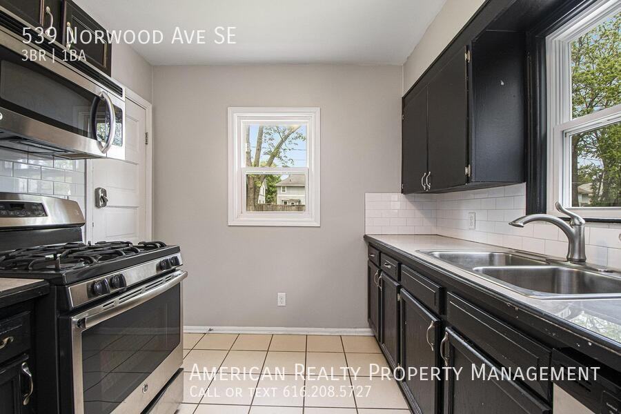 539 Norwood Ave Se - Photo 4 of 18