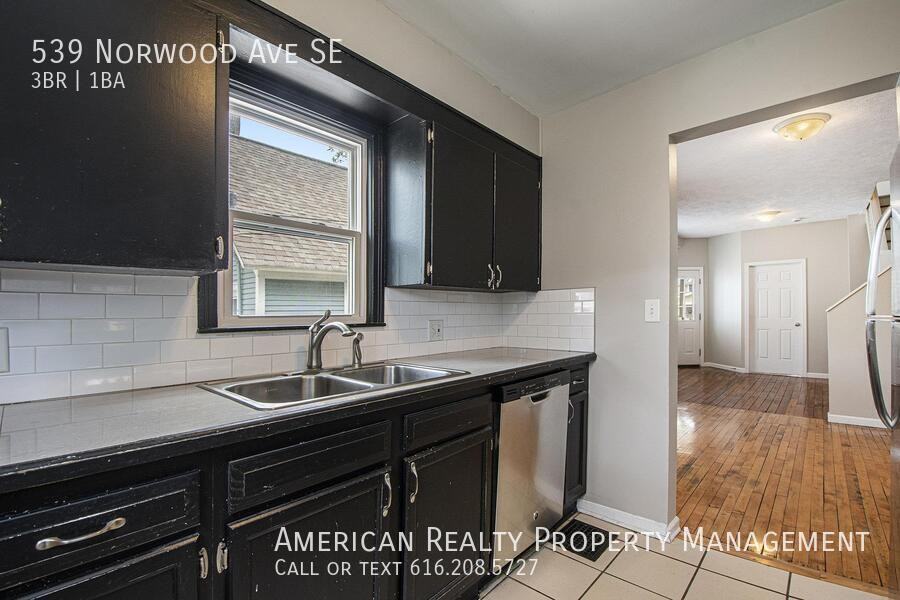 539 Norwood Ave Se - Photo 5 of 18
