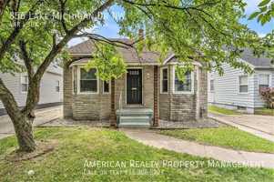 featured image of 856 Lake Michigan Dr Nw