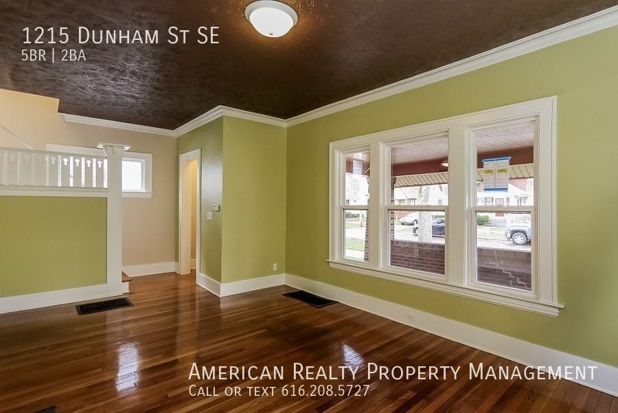 1215 Dunham St Se - Photo 6 of 18