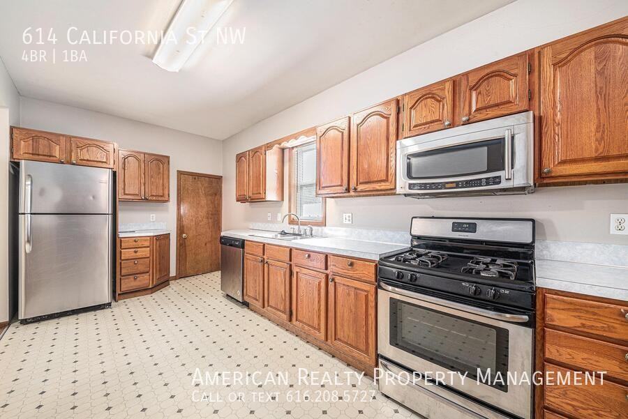 614 California St Nw - Photo 4 of 17