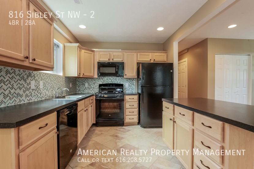 816 Sibley St Nw #2 - Photo 3 of 15