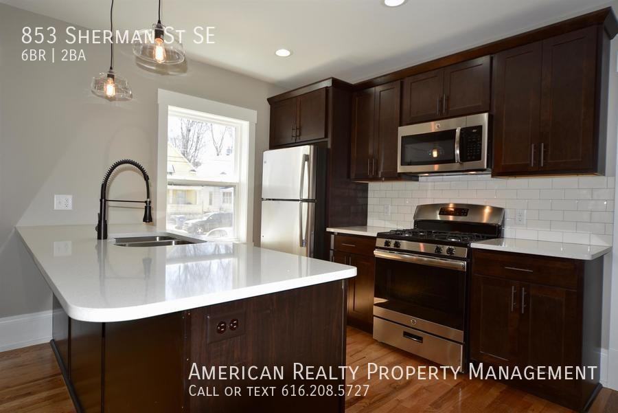 853 Sherman St Se - Photo 2 of 19