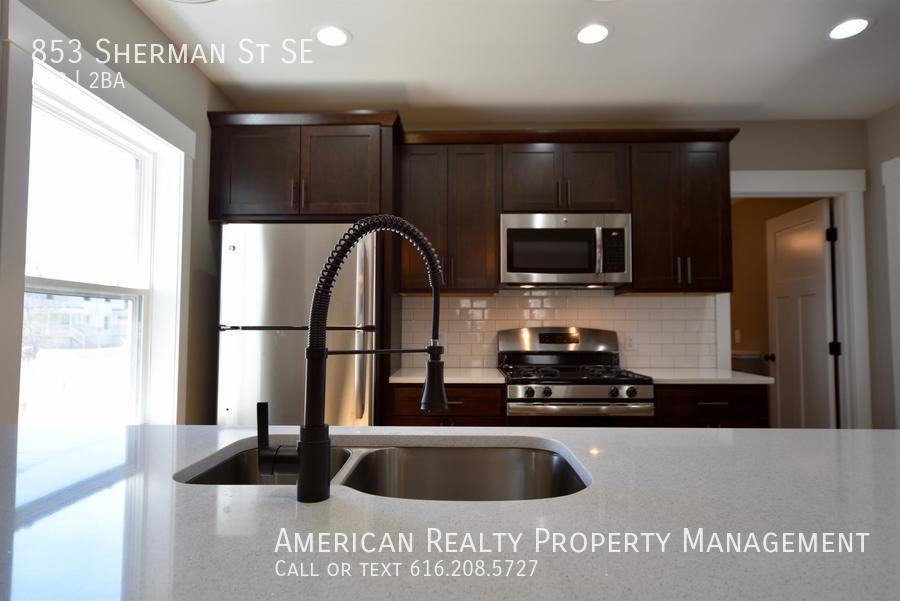 853 Sherman St Se - Photo 4 of 19