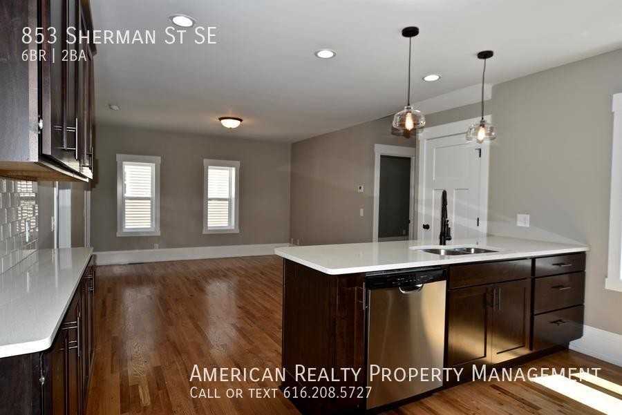 853 Sherman St Se - Photo 5 of 19