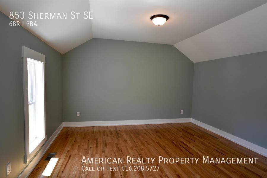 853 Sherman St Se - Photo 6 of 19
