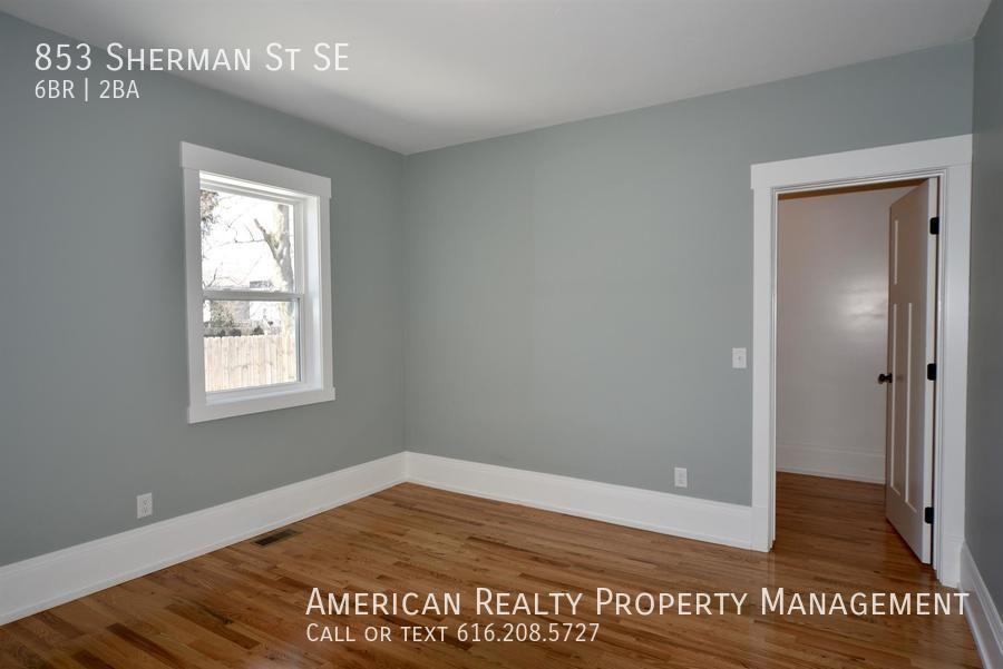 853 Sherman St Se - Photo 7 of 19