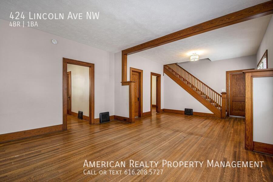 424 Lincoln Ave Nw - Photo 2 of 17