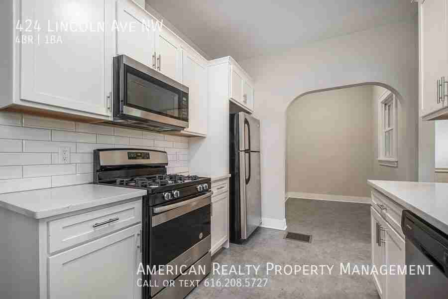424 Lincoln Ave Nw - Photo 4 of 17
