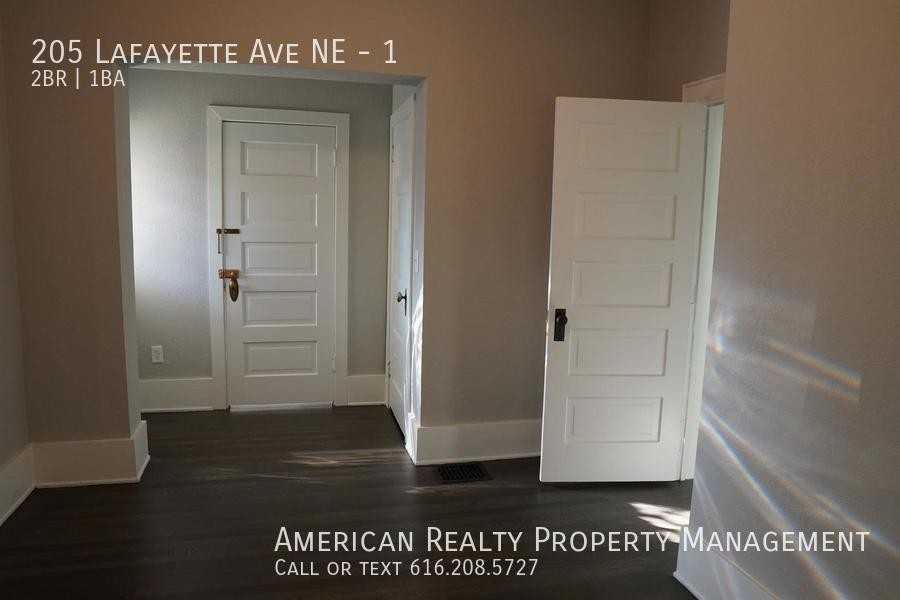 205 Lafayette Ave Ne #1 - Photo 5 of 7