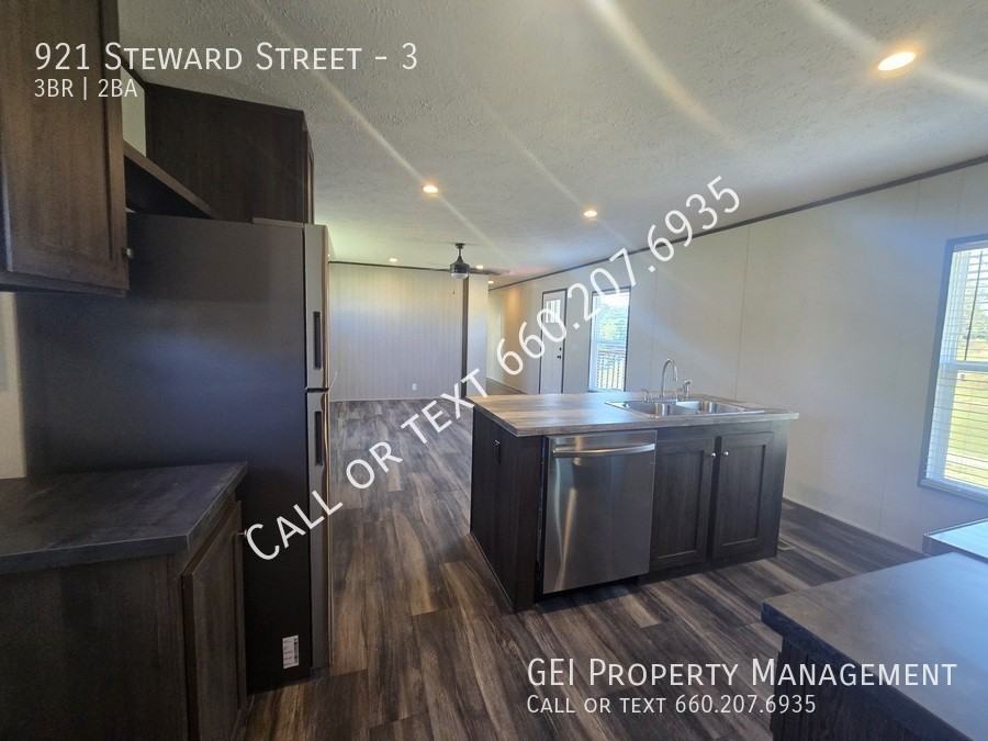 921 Steward St #3 - Photo 6 of 22