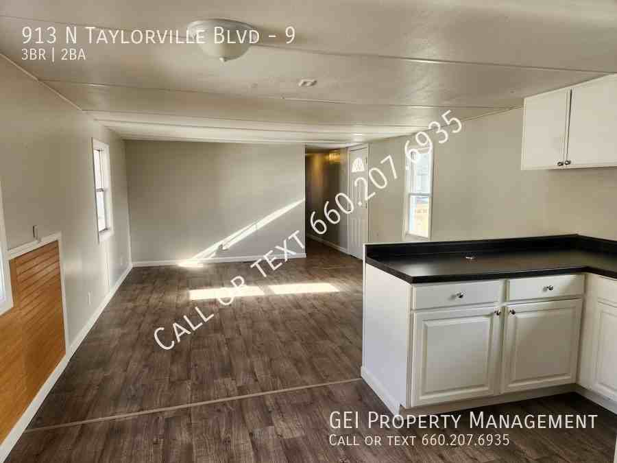 913 N Taylorville Blvd #9 - Photo 2 of 21