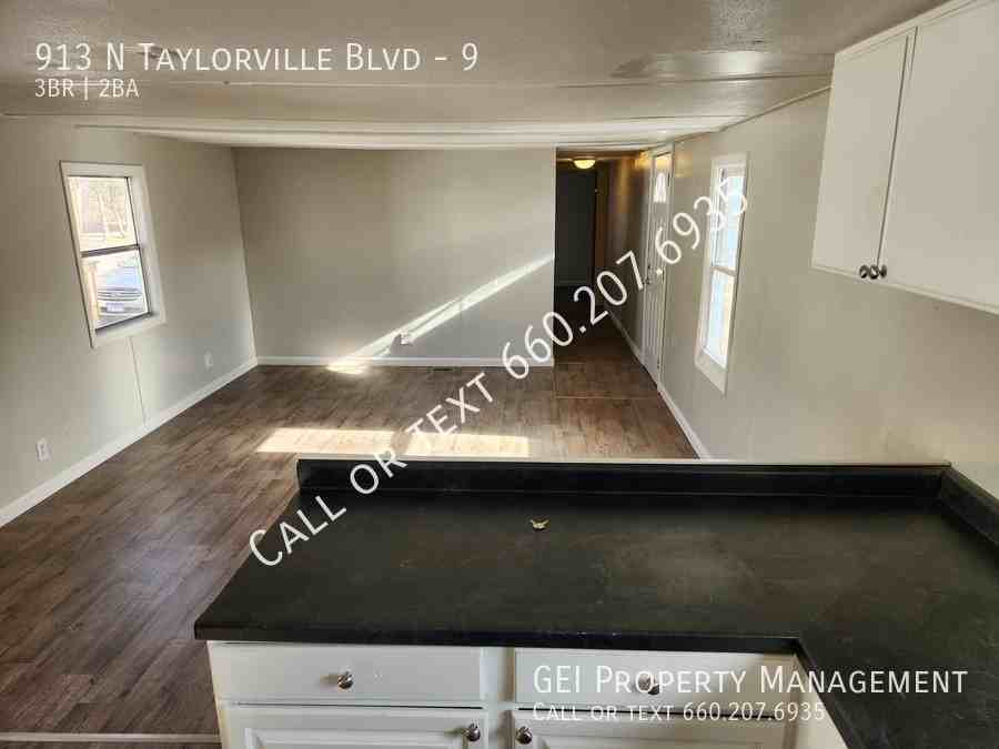 913 N Taylorville Blvd #9 - Photo 4 of 21