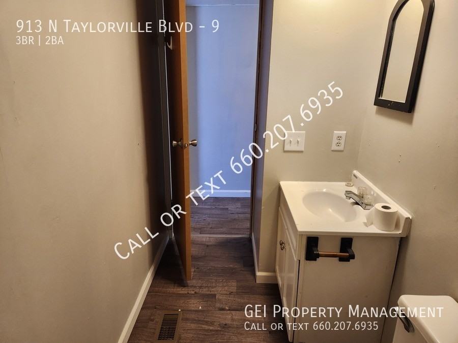 913 N Taylorville Blvd #9 - Photo 7 of 21